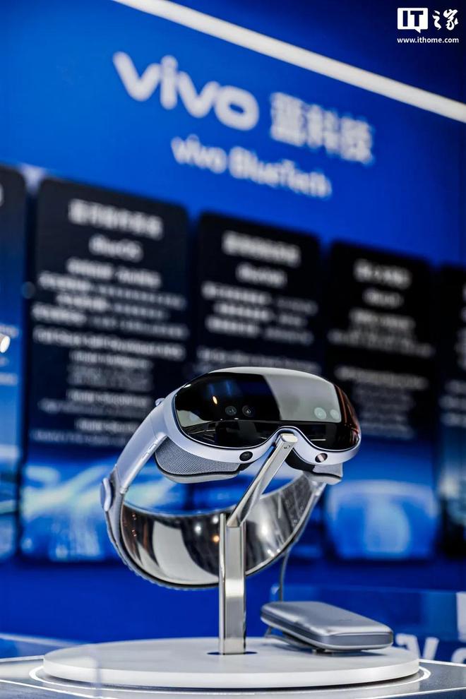 o Vision 头显双指捏合“轻松上头”澳门新葡京网页央视朱广权提前体验 viv(图4)